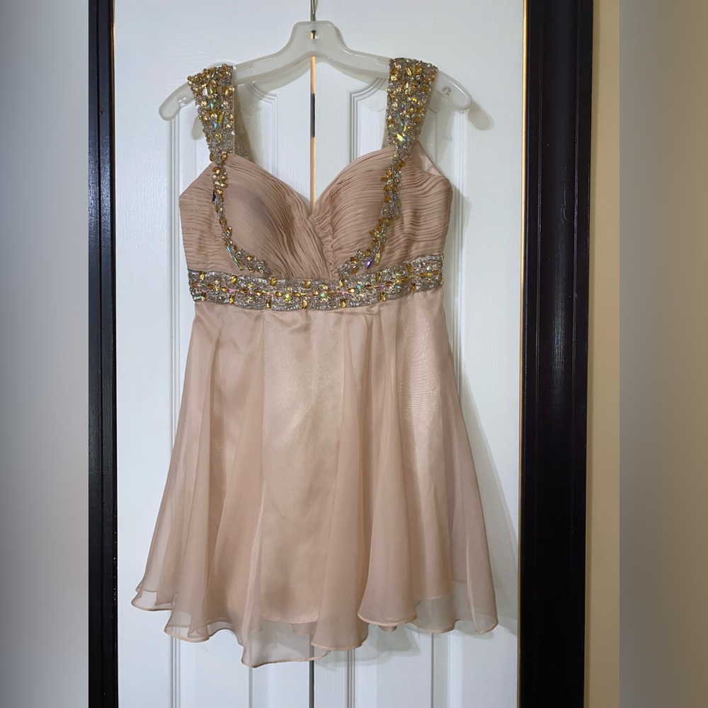 Dave and Johnny blush pink mini dress, perfect for homecoming or prom